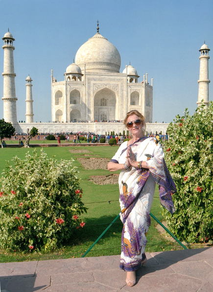 Carolyn in front of the Taj Mahal